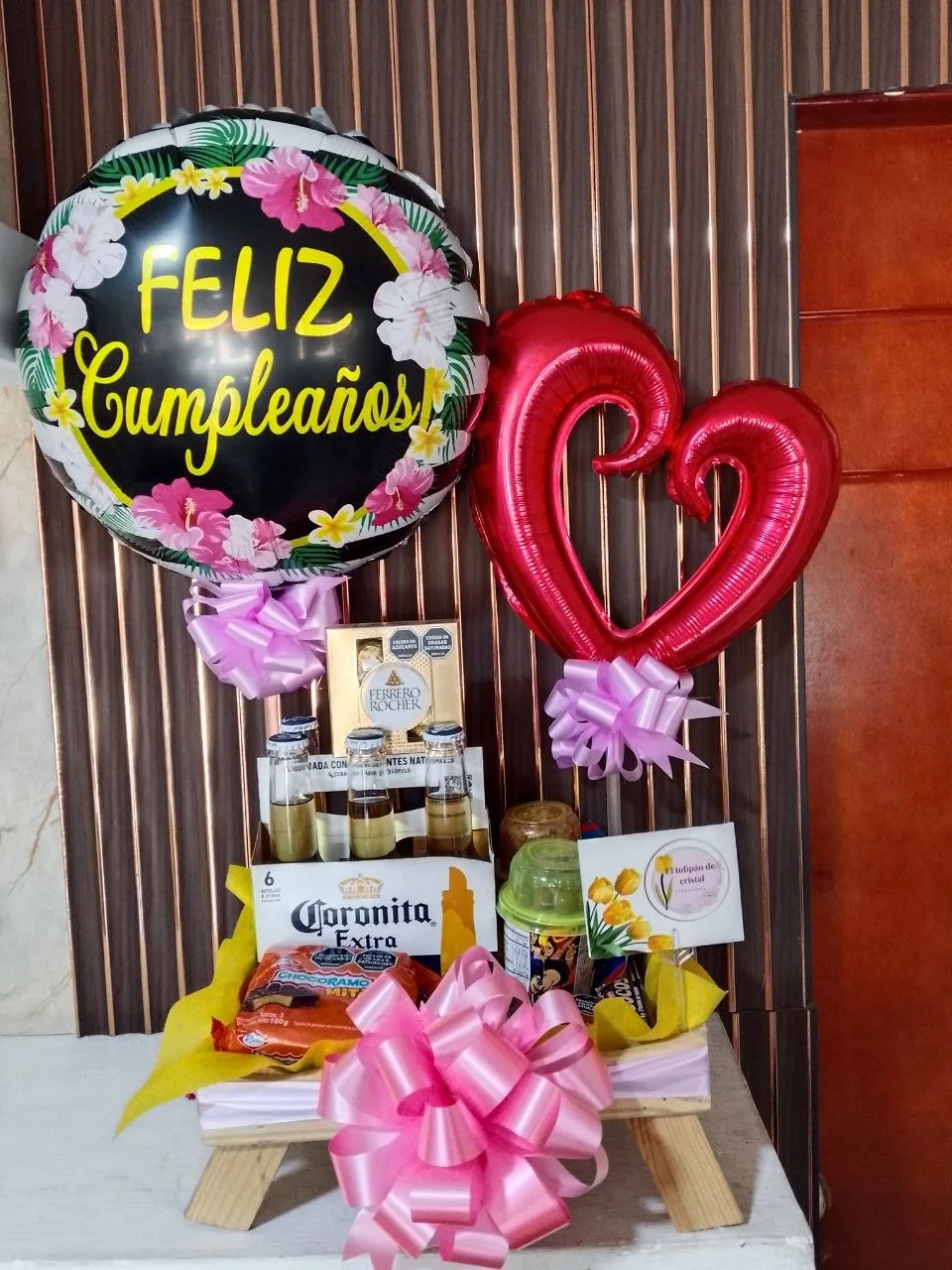 Ancheta de Cumpleaños con Chocolates y Coronitas