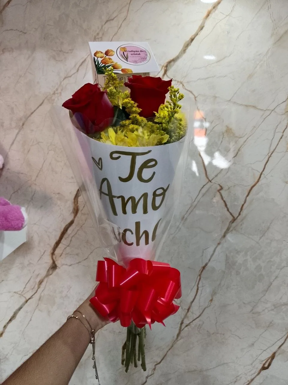 Arreglo Floral en Cono Personalizado